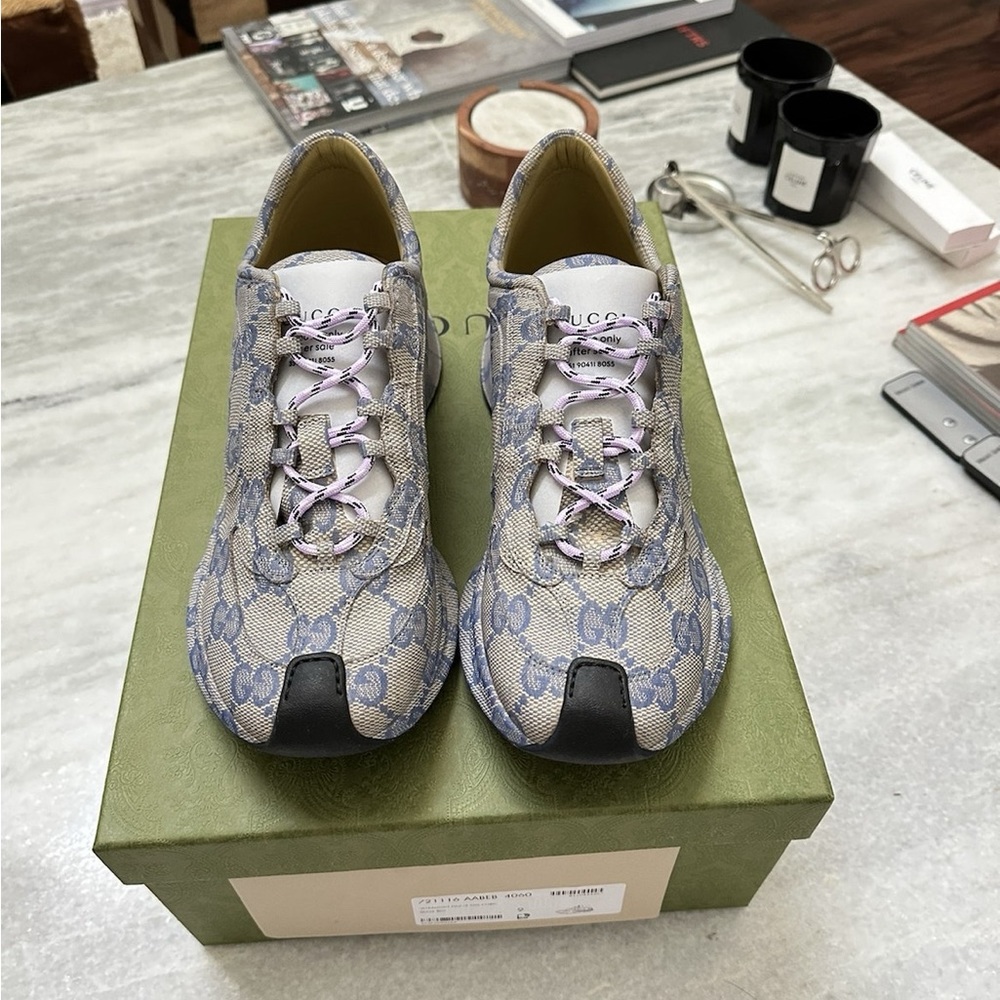 Gucci Run Sneaker all over print canvas monogram 9g
Size: Men's US 9 / EU 42